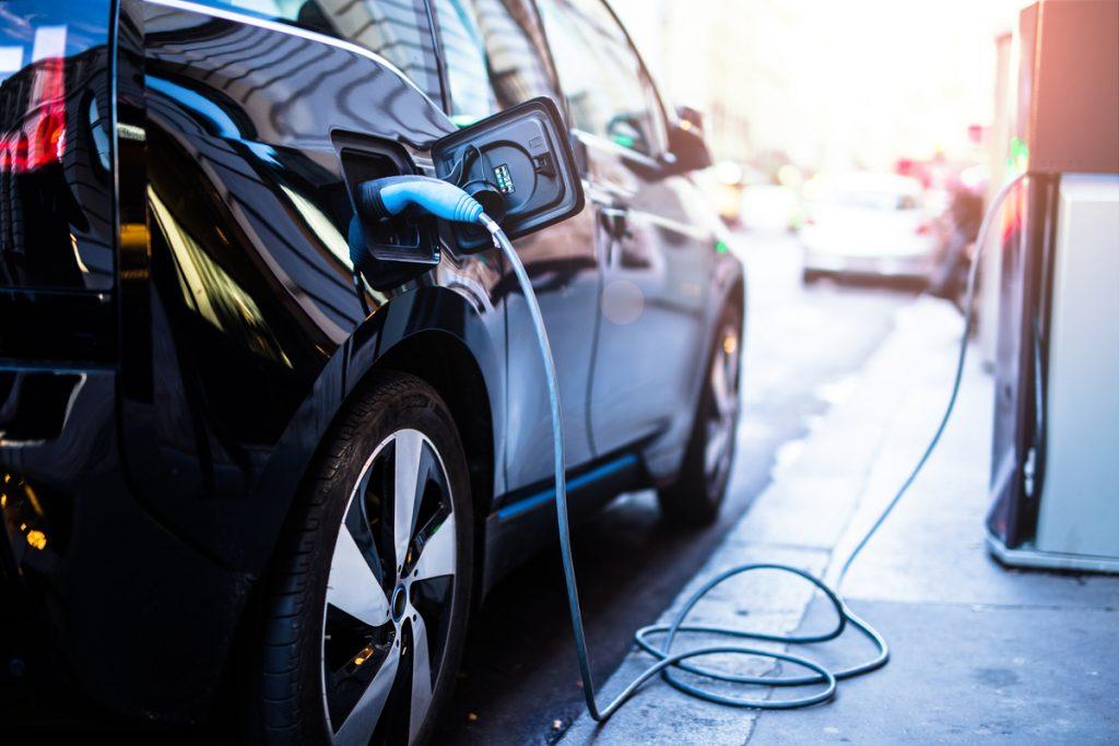 Do Electric Vehicles Use Oil